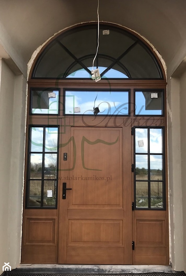 Drzwi wejściowe do projektu Willa Parkowa winchester - zdjęcie od STOLARKA MIKOS - Homebook