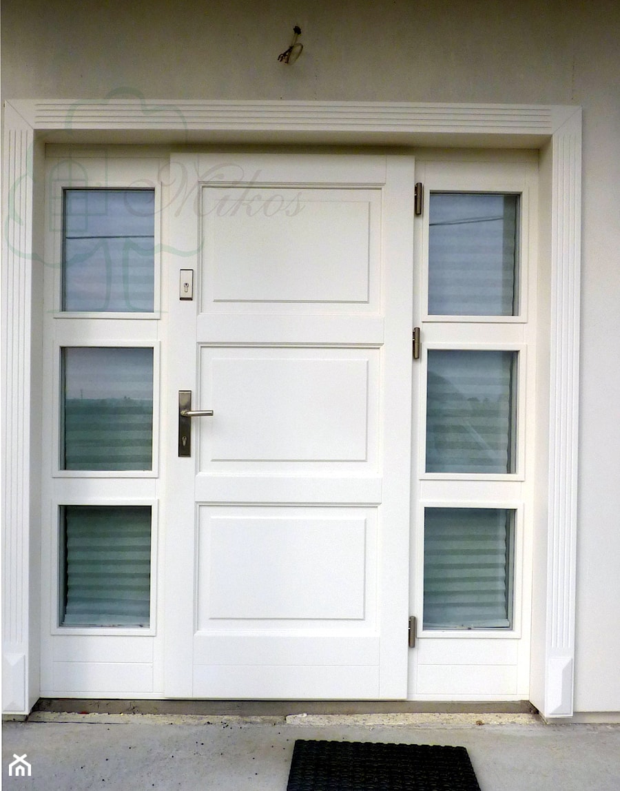Drzwi drewniane zewnętrzne (wejściowe) białe - zdjęcie od STOLARKA MIKOS
