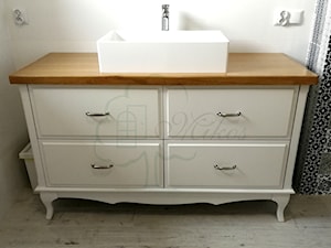 Drewniana stylowa szafka łazienkowa - zdjęcie od STOLARKA MIKOS
