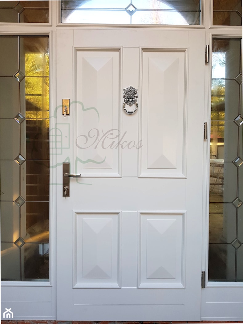 Stylowe drzwi drewniane wejściowe - zdjęcie od STOLARKA MIKOS - Homebook