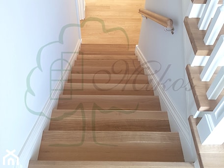 Aranżacje wnętrz - : Stylowe schody drewniane - STOLARKA MIKOS. Przeglądaj, dodawaj i zapisuj najlepsze zdjęcia, pomysły i inspiracje designerskie. W bazie mamy już prawie milion fotografii!