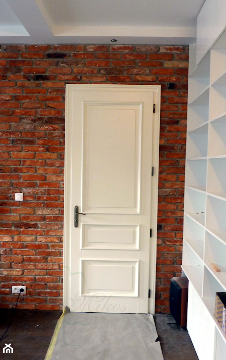 Białe klasyczne drzwi o nietypowej wysokości - zdjęcie od STOLARKA MIKOS