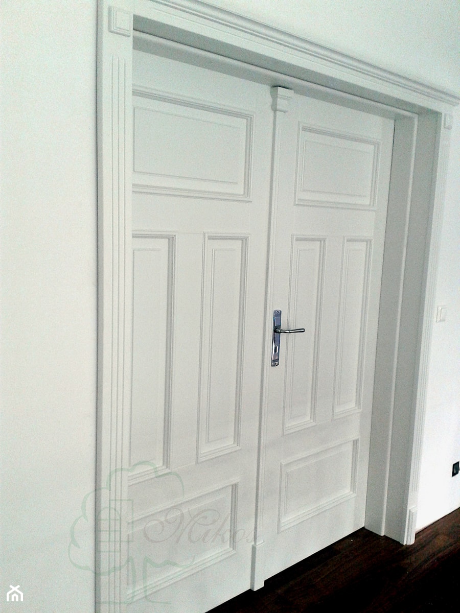 Dwuskrzydłowe stylowe, klasyczne drzwi - zdjęcie od STOLARKA MIKOS