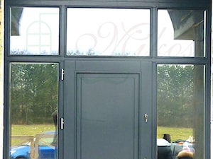 Drzwi zewnętrzne drewniane - realizacja do projektu Willa / Rezydencja Parkowa (kolor antracyt) - zdjęcie od STOLARKA MIKOS