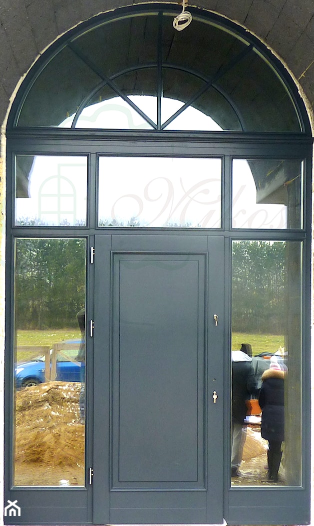 Drzwi zewnętrzne drewniane - realizacja do projektu Willa / Rezydencja Parkowa (kolor antracyt) - zdjęcie od STOLARKA MIKOS - Homebook