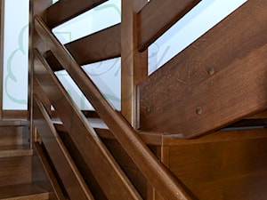 Schody drewniane z zabudową - zdjęcie od STOLARKA MIKOS