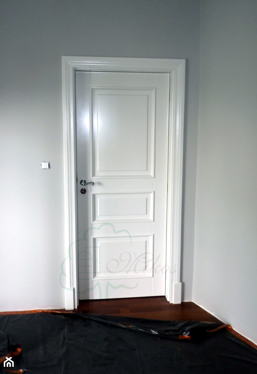 Klasyczne białe drzwi - zdjęcie od STOLARKA MIKOS