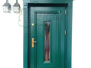 Drzwi drewniane wejściowe zielone - zdjęcie od STOLARKA MIKOS