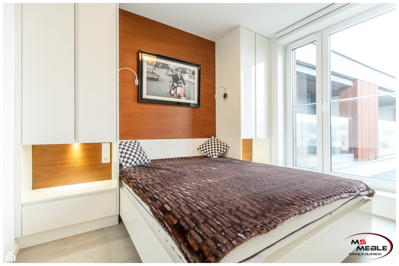 Sypialnia w jasnych kolorach! - Duża biała sypialnia z balkonem / tarasem, styl nowoczesny - zdjęcie od MS-Meble Małyjurek - Homebook