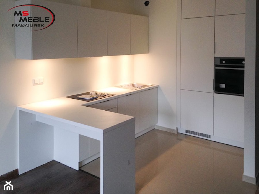 Średnia otwarta z salonem kuchnia w kształcie litery l, styl minimalistyczny - zdjęcie od MS-Meble Małyjurek