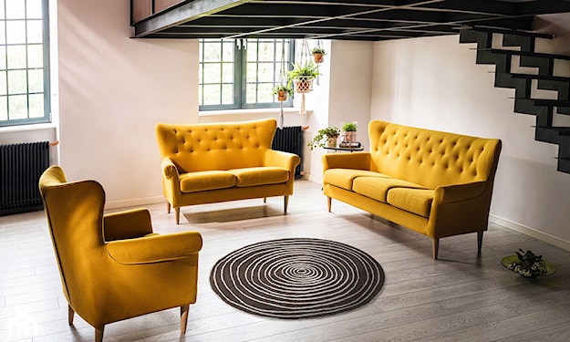 żółta sofa, żółty fotel, okrągły dywanik