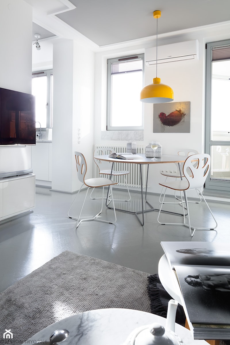 Mieszkanie Muranów - Średnia biała jadalnia w salonie, styl nowoczesny - zdjęcie od Grupa Żoliborz