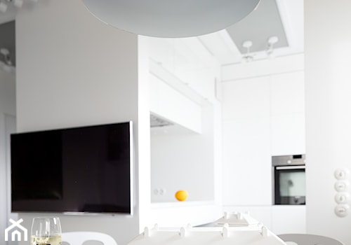 Mieszkanie Muranów - Średnia biała jadalnia w salonie, styl nowoczesny - zdjęcie od Grupa Żoliborz