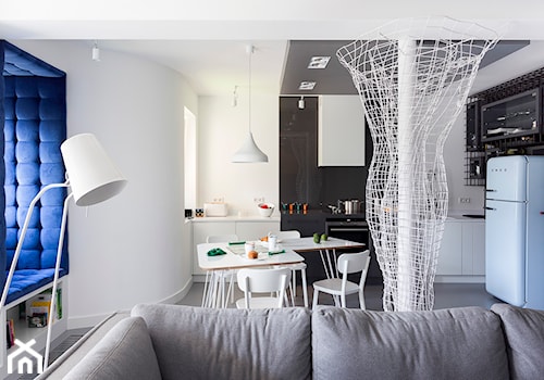 Mieszkanie Zakopane - Mała biała jadalnia w salonie w kuchni, styl nowoczesny - zdjęcie od Grupa Żoliborz