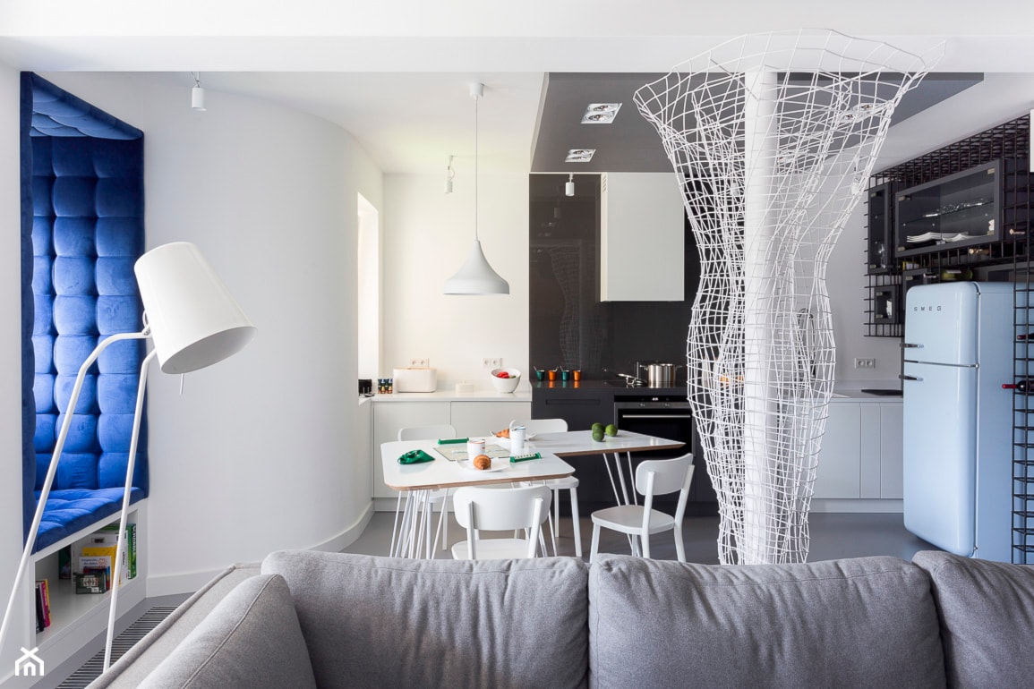 Mieszkanie Zakopane - Mała biała jadalnia w salonie w kuchni, styl nowoczesny - zdjęcie od Grupa Żoliborz - Homebook