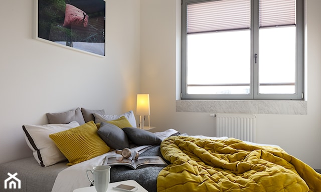 nowoczesna sypialnia z żółtymi akcentami