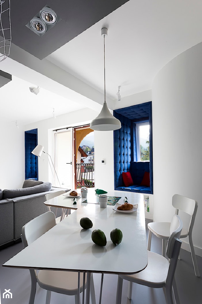 Mieszkanie Zakopane - Średnia biała jadalnia w salonie, styl nowoczesny - zdjęcie od Grupa Żoliborz - Homebook