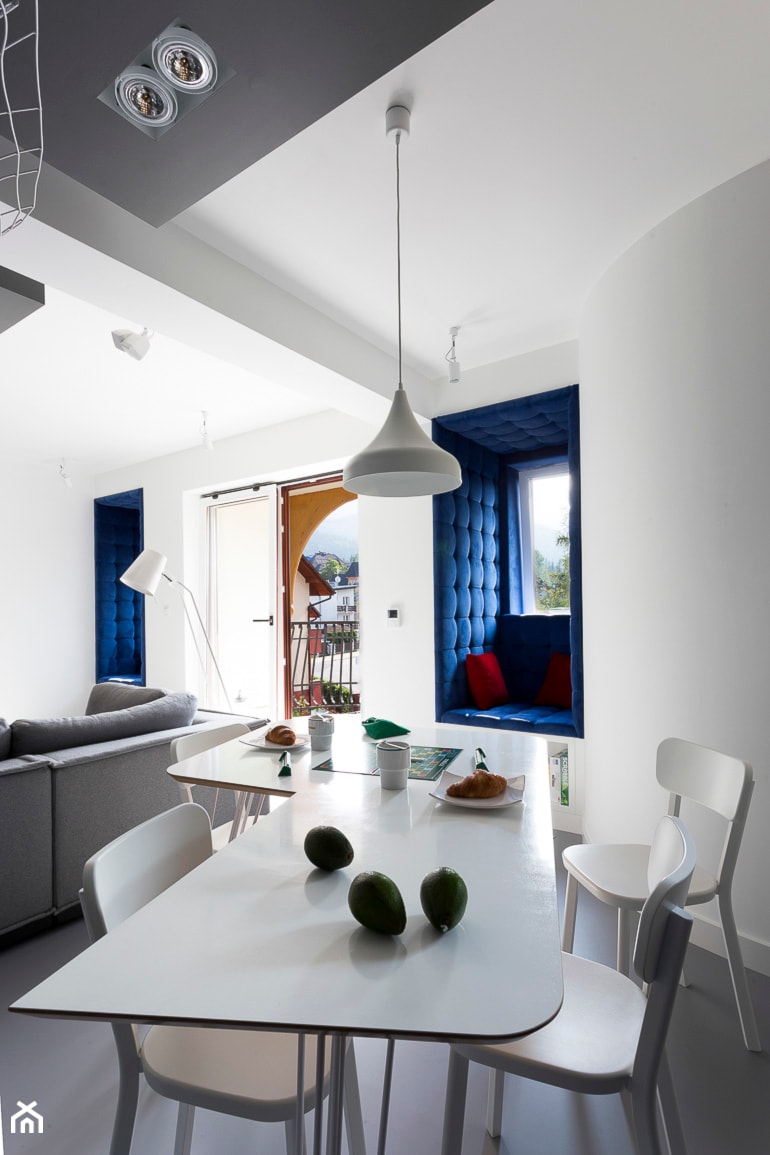 Mieszkanie Zakopane - Średnia biała jadalnia w salonie, styl nowoczesny - zdjęcie od Grupa Żoliborz