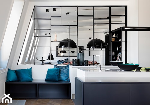 Mieszkanie Okólnik - Średnia otwarta z salonem biała z podblatowym zlewozmywakiem kuchnia jednorzędowa z oknem, styl nowoczesny - zdjęcie od Grupa Żoliborz