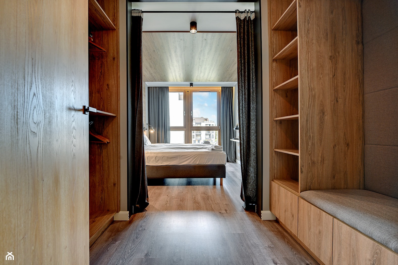 Sypialnia - Średnia otwarta garderoba przy sypialni - zdjęcie od Pro-Plan-Foto - Homebook