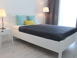 Mieszkanie na wynajem - Mała biała sypialnia, styl nowoczesny - zdjęcie od Home Staging Anna Jakubowicz