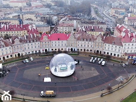 Aranżacje wnętrz - Wnętrza publiczne: Gigantyczna kula śnieżna - Polidomes International. Przeglądaj, dodawaj i zapisuj najlepsze zdjęcia, pomysły i inspiracje designerskie. W bazie mamy już prawie milion fotografii!