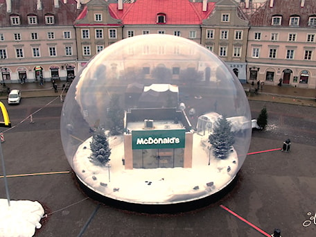 Aranżacje wnętrz - Wnętrza publiczne: Gigantyczny bubble tent - Polidomes International. Przeglądaj, dodawaj i zapisuj najlepsze zdjęcia, pomysły i inspiracje designerskie. W bazie mamy już prawie milion fotografii!