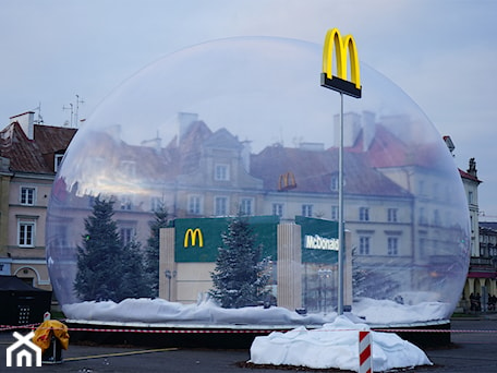 Aranżacje wnętrz - Wnętrza publiczne: Ogromna kula śnieżna - Polidomes International. Przeglądaj, dodawaj i zapisuj najlepsze zdjęcia, pomysły i inspiracje designerskie. W bazie mamy już prawie milion fotografii!