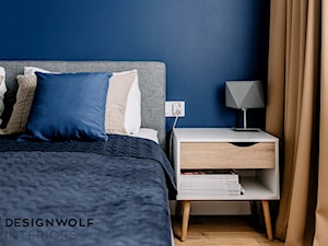 Projekty różne - Mała niebieska sypialnia, styl skandynawski - zdjęcie od DesignWolf Interiors