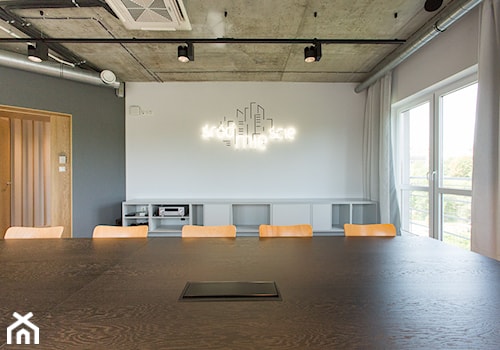 Biuro Papaya Films - Średnia szara jadalnia jako osobne pomieszczenie - zdjęcie od MP Studio Architektury