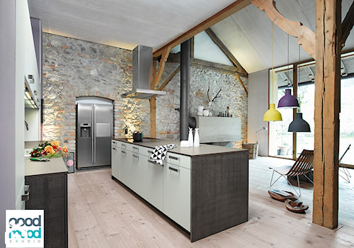 Kuchnie Beckermann - Duża otwarta z zabudowaną lodówką kuchnia jednorzędowa z wyspą lub półwyspem, styl nowoczesny - zdjęcie od Good Mood Studio