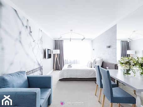 Aranżacje wnętrz - Salon: Apartament Gdynia Centrum - Duży biały salon z jadalnią - Mika Szymkowiak Fotografia. Przeglądaj, dodawaj i zapisuj najlepsze zdjęcia, pomysły i inspiracje designerskie. W bazie mamy już prawie milion fotografii!