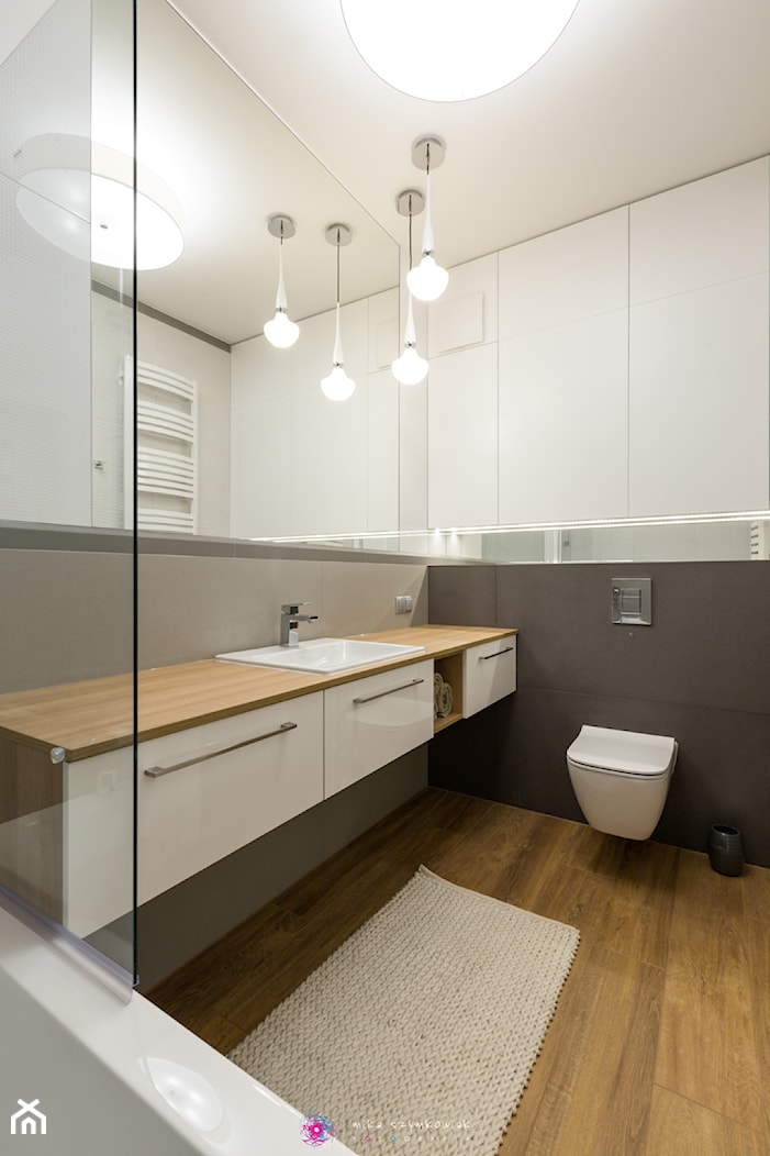Loft Gdańsk - Średnia na poddaszu bez okna łazienka, styl minimalistyczny - zdjęcie od Mika Szymkowiak Fotografia - Homebook