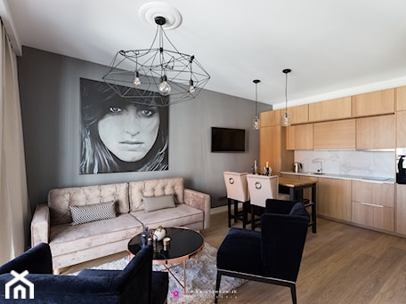 Aranżacje wnętrz - Salon: Apartament Gdańsk Motława - Średni szary salon z kuchnią - Mika Szymkowiak Fotografia. Przeglądaj, dodawaj i zapisuj najlepsze zdjęcia, pomysły i inspiracje designerskie. W bazie mamy już prawie milion fotografii!