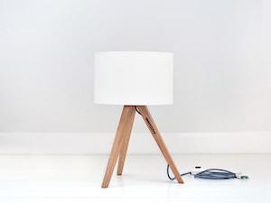 Lampa stołowa Tripod mini dąb - zdjęcie od Woody Woody