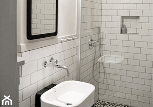 Łazienki - Mała na poddaszu bez okna z lustrem łazienka, styl skandynawski - zdjęcie od GRACZDESIGN