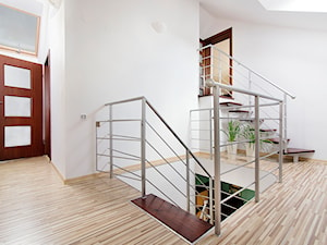Mieszkanie na sprzedaż 03 - Średni biały hol / przedpokój - zdjęcie od Piotr Arnoldes