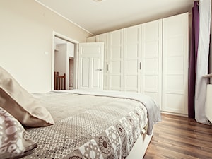 Mieszkanie na sprzedaż 01 - Mała średnia beżowa sypialnia - zdjęcie od Piotr Arnoldes