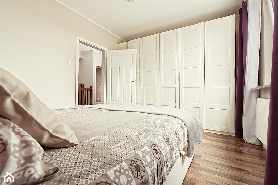 Mieszkanie na sprzedaż 01 - Mała średnia beżowa sypialnia - zdjęcie od Piotr Arnoldes