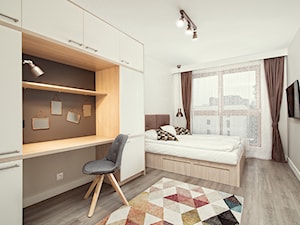 Apartamenty Szafarnia - Średnia biała z biurkiem sypialnia - zdjęcie od Piotr Arnoldes