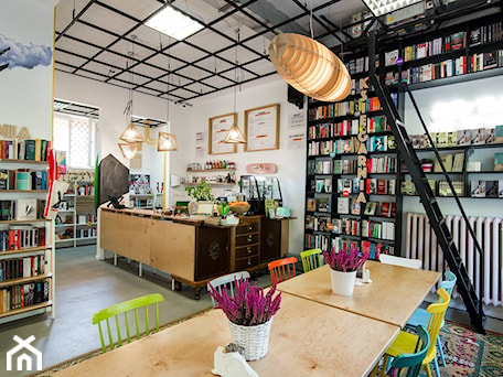 Aranżacje wnętrz - Wnętrza publiczne: BIK BOOK CAFE - Wnętrza publiczne - Qbik Design. Przeglądaj, dodawaj i zapisuj najlepsze zdjęcia, pomysły i inspiracje designerskie. W bazie mamy już prawie milion fotografii!