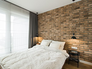 POMARAŃCZARNIA - Mała biała sypialnia - zdjęcie od Qbik Design
