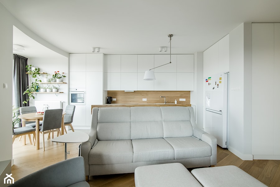 Osiedle Pod Zegarem - Średnia biała z zabudowaną lodówką kuchnia dwurzędowa z wyspą lub półwyspem, styl nowoczesny - zdjęcie od Qbik Design