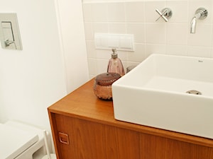 Szalone Retro - Średnia bez okna łazienka, styl vintage - zdjęcie od Qbik Design