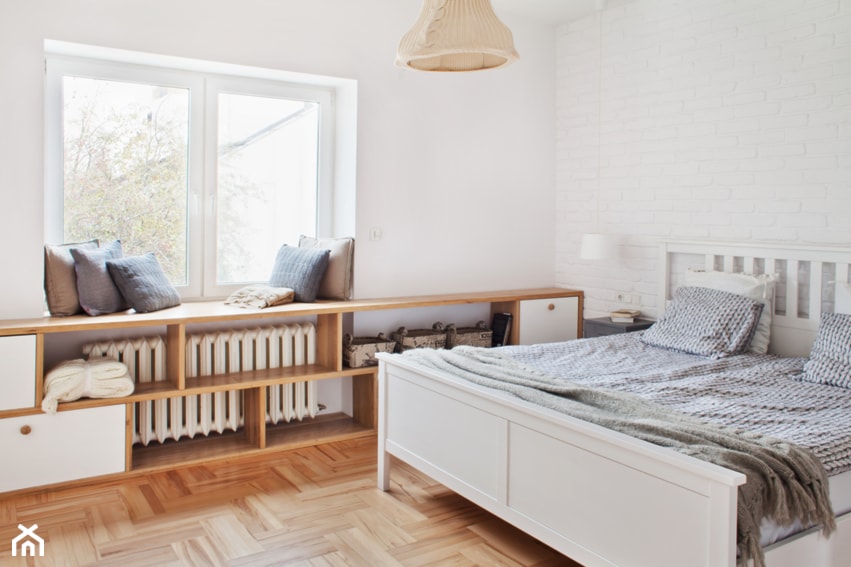 Ursynów - Średnia biała sypialnia - zdjęcie od Qbik Design