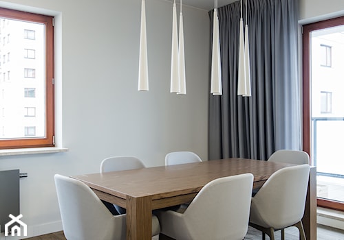 Kłobucka - Średnia biała jadalnia w salonie, styl nowoczesny - zdjęcie od Qbik Design