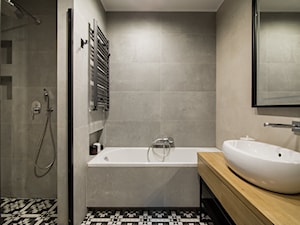 KAMION CROSS - Średnia bez okna z lustrem z punktowym oświetleniem łazienka, styl nowoczesny - zdjęcie od Qbik Design