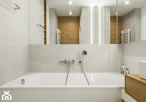 Osiedle Pod Zegarem - Mała bez okna z lustrem z punktowym oświetleniem łazienka, styl nowoczesny - zdjęcie od Qbik Design
