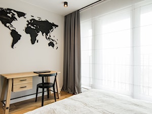 POMARAŃCZARNIA - Średnia szara z biurkiem sypialnia - zdjęcie od Qbik Design