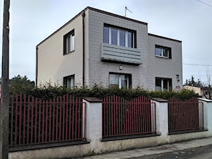Projekt zmiany elewacji domu jednorodzinnego z lat 70 typu "kostka" w Łodzi